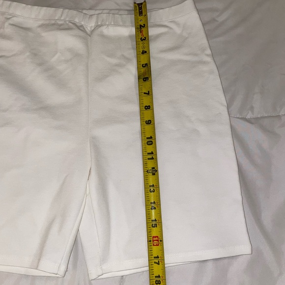 Fashion Nova Women’s classic mini Biker Shorts White - Picture 8 of 9